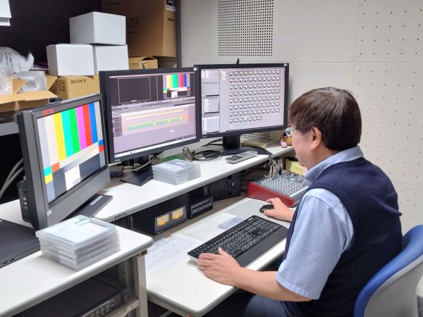 国内用番組販売素材のコピー作業をノンリニア編集機で毎日行っており頑張っています。編集センターＴ・Ｔ