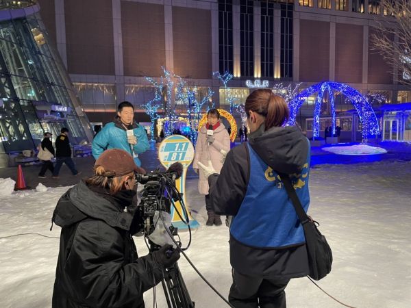 どさんこワイド１７９この日は祝日なので札幌駅前から中継！寒い日ですが、事前に雪かきをするので体感が丁度良くなります！制作・さとう