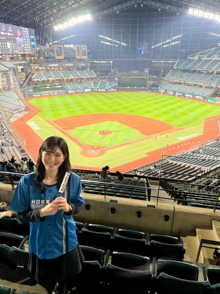 ファイターズのホーム開幕戦を観戦！報道は大変なことも多いですが、希望休を取りやすいのが魅力！運が良ければ会社のシーズンチケットで観戦できるかも編集センターSTV担当　A.K