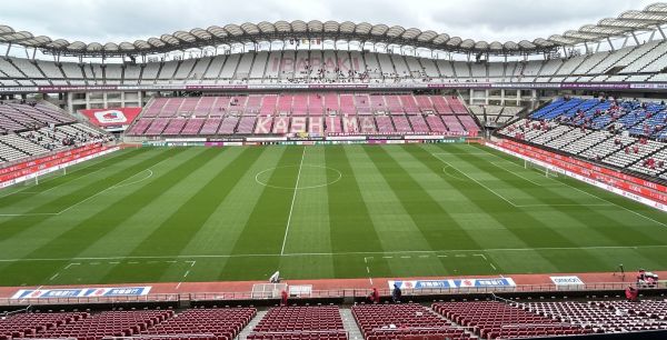札幌から遠く離れカシマスタジアムへ。有名な会場へ行く機会があるのはスポーツのお仕事の楽しいところ。編集H